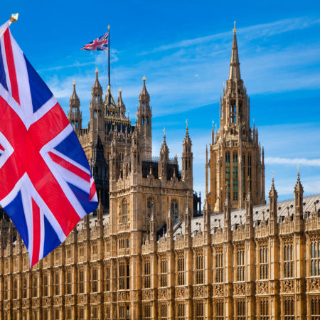 Einschränkungen bei Werbung für Glücksspiele von britischen Politikern gefordert